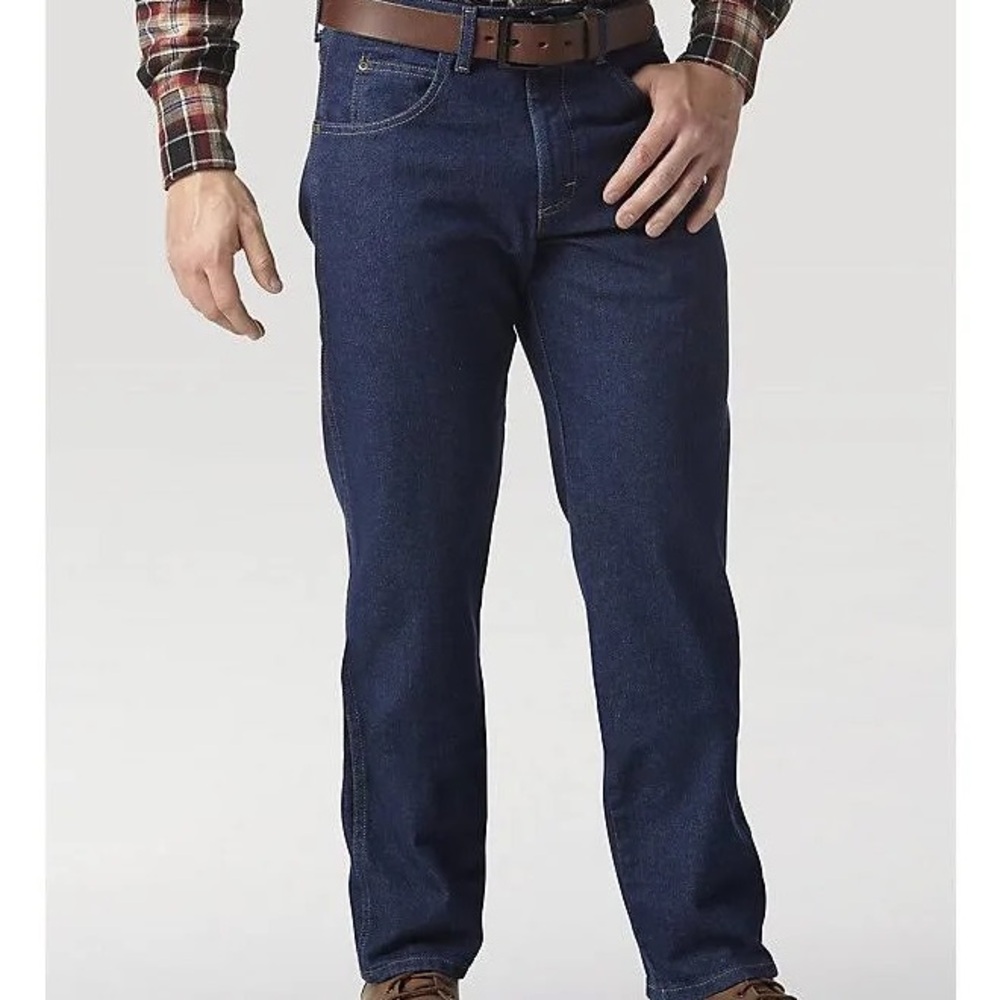 NWT Wrangler Rugged Wear Performance Series Relaxed Fit jeans in size 44x32